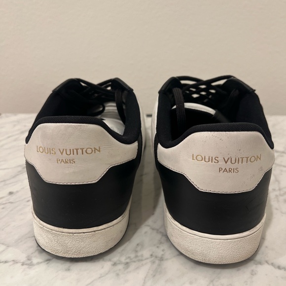 Louis Vuitton Monochrome Men's Sneakers - Picture 4 of 8